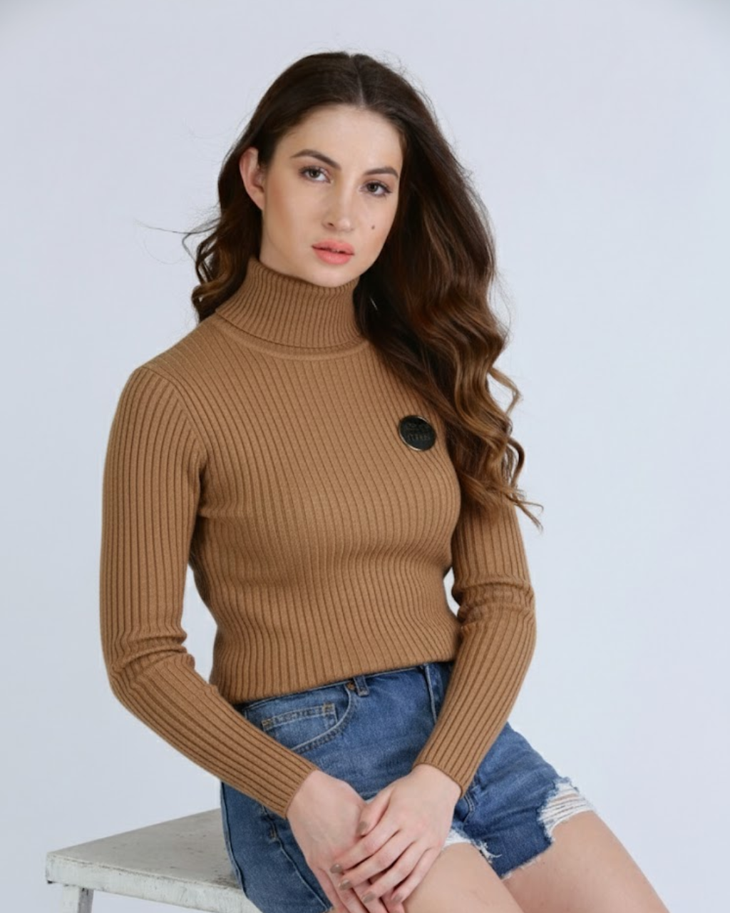 Min Min Badge Turtle Neck